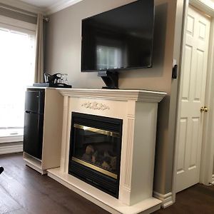 Wilkes King Room
