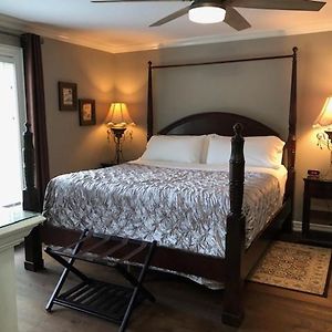 Scarlett King Room